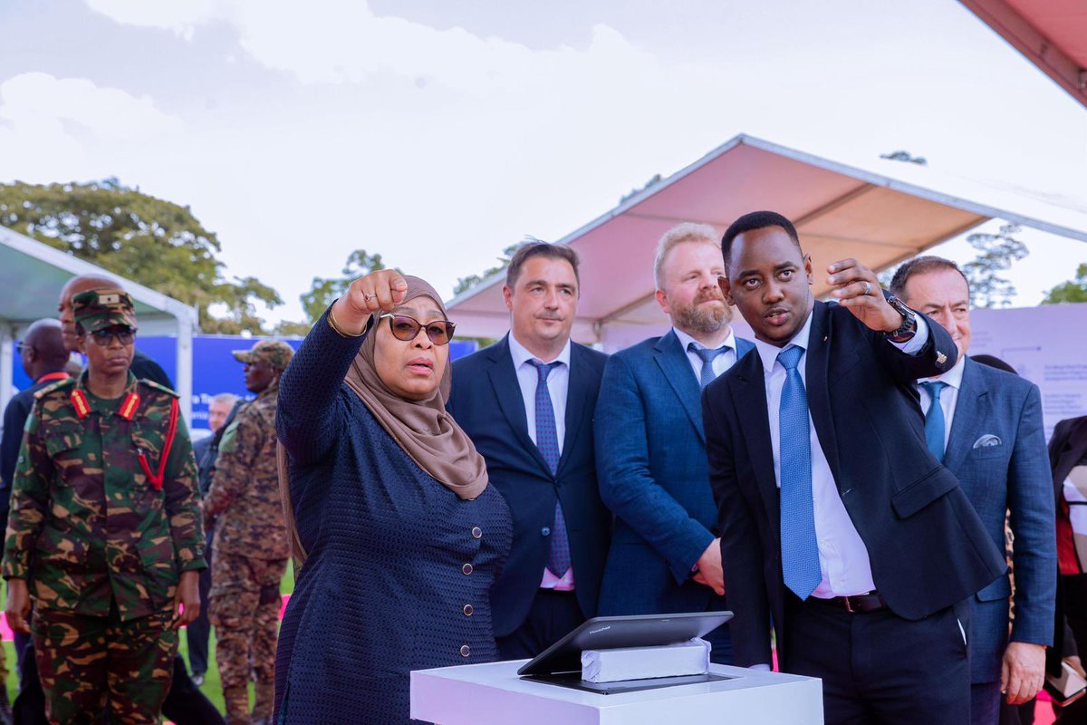 Ulimwenguπ¦π· (@hamisuniversal) on Twitter photo Rais, Mhe. Dkt. <a href="/SuluhuSamia/">Samia Suluhu</a> akizindua Kiwanda cha Majaribio cha Kuchenjua Urani cha Mantra Tanzania Limited kilichopo katika Wilaya ya Namtumbo mkoani Ruvuma, tarehe 30 Julai, 2025.
Huu ni mwanzo wa Tanzania mpya, Tanzania ya Maendeleo. Hakika Dkt. Samia anaendelea kuandika Rais, Mhe. Dkt. <a href="/SuluhuSamia/">Samia Suluhu</a> akizindua Kiwanda cha Majaribio cha Kuchenjua Urani cha Mantra Tanzania Limited kilichopo katika Wilaya ya Namtumbo mkoani Ruvuma, tarehe 30 Julai, 2025.
Huu ni mwanzo wa Tanzania mpya, Tanzania ya Maendeleo. Hakika Dkt. Samia anaendelea kuandika