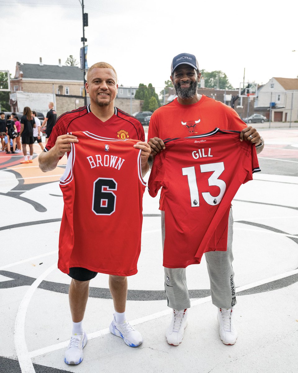 Chicago’s own @KendallG13 giving back to the community with skills lessons for over 60 local youth alongside @ManUtd Legend Wes Brown 🏀⚽️