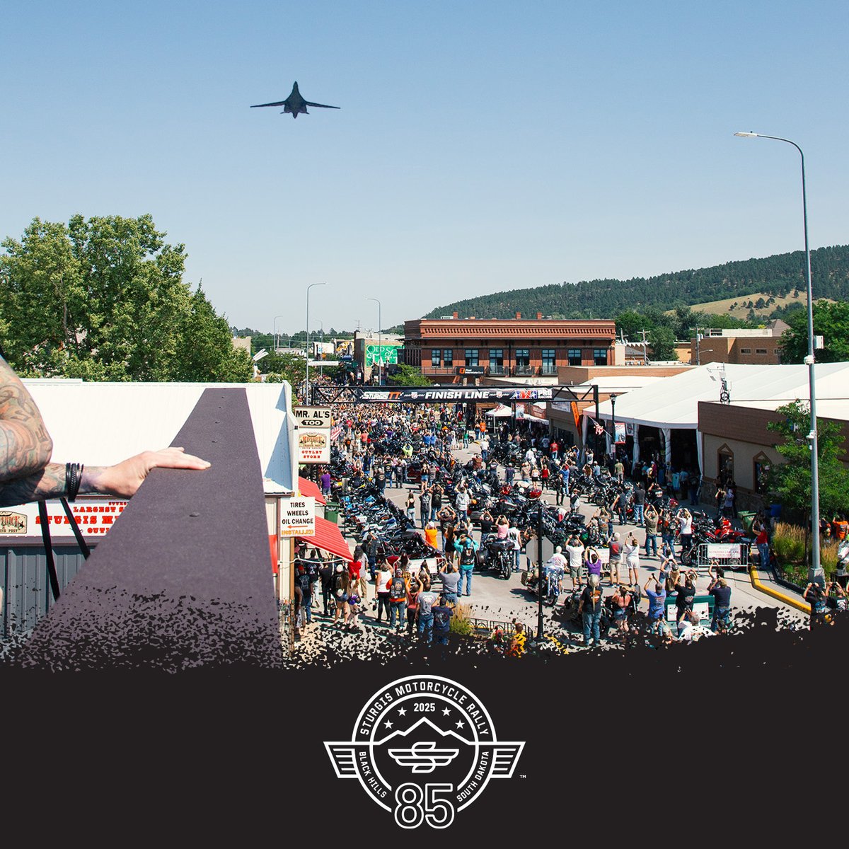 SturgisRally's tweet photo. A couple days out and ALL the engines are rumbling 🇺🇸
-
#sturgis #sturgis2025 #sturgisrally https://t.co/iAPg7hDNKC