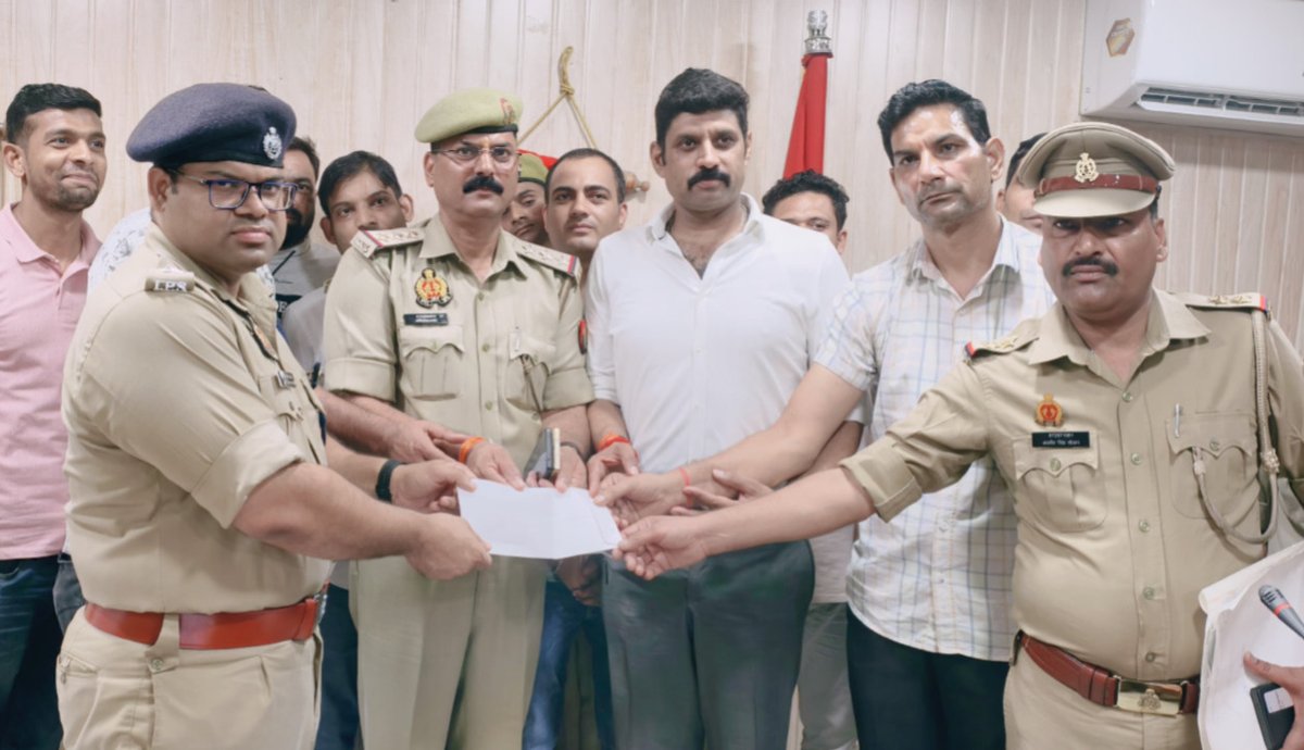 Amroha Police (@amrohapolice) on Twitter photo рдСрдкрд░реЗрд╢рди рддреНрд░рд┐рдиреЗрддреНрд░ рдЕрднрд┐рдпрд╛рди рдХреЗ рдЕрдиреНрддрд░реНрдЧрдд рдХреНрд╖реЗрддреНрд░ рдореЗрдВ рд▓рдЧрд╛рдпреЗ рдЧрдпреЗ рд▓рдЧрднрдЧ 450 рд╕реАрд╕реАрдЯреАрд╡реА рдХреИрдорд░реЛрдВ рдПрд╡рдВ рд╕рд░реНрд╡рд┐рд▓рд╛рдВрд╕ рдХреА рдорджрдж рд╕реЗ рдЬрдпрдкреБрд░ рд░рд╛рдЬрд╕реНрдерд╛рди, рдмреБрд▓рдиреНрджрд╢рд╣рд░, рдЧрдЬрд░реМрд▓рд╛ рдЖрджрд┐ рдЬрдЧрд╣реЛрдВ рдкрд░ рд╕рд░реНрд░рд╛рдлрд╛ рд╡реНрдпрд╛рдкрд╛рд░рд┐рдпреЛрдВ рдХреА рджреБрдХрд╛рдиреЛрдВ рдкрд░ рдЯрдкреНрдкреЗрдмрд╛рдЬреА рдХрд░рдиреЗ рд╡рд╛рд▓реЗ рдЕрдиреНрддрд░реНрд░рд╛рдЬреНрдпреАрдп рдЧрд┐рд░реЛрд╣ рдХреЗ рдорд╣рд┐рд▓рд╛ рд╕рд╣рд┐рдд рдХреБрд▓ 03 рд╢рд╛рддрд┐рд░ рдЪреЛрд░/рдЯрдкреНрдкреЗрдмрд╛рдЬ рдЧрд┐рд░рдлреНрддрд╛рд░, рдСрдкрд░реЗрд╢рди рддреНрд░рд┐рдиреЗрддреНрд░ рдЕрднрд┐рдпрд╛рди рдХреЗ рдЕрдиреНрддрд░реНрдЧрдд рдХреНрд╖реЗрддреНрд░ рдореЗрдВ рд▓рдЧрд╛рдпреЗ рдЧрдпреЗ рд▓рдЧрднрдЧ 450 рд╕реАрд╕реАрдЯреАрд╡реА рдХреИрдорд░реЛрдВ рдПрд╡рдВ рд╕рд░реНрд╡рд┐рд▓рд╛рдВрд╕ рдХреА рдорджрдж рд╕реЗ рдЬрдпрдкреБрд░ рд░рд╛рдЬрд╕реНрдерд╛рди, рдмреБрд▓рдиреНрджрд╢рд╣рд░, рдЧрдЬрд░реМрд▓рд╛ рдЖрджрд┐ рдЬрдЧрд╣реЛрдВ рдкрд░ рд╕рд░реНрд░рд╛рдлрд╛ рд╡реНрдпрд╛рдкрд╛рд░рд┐рдпреЛрдВ рдХреА рджреБрдХрд╛рдиреЛрдВ рдкрд░ рдЯрдкреНрдкреЗрдмрд╛рдЬреА рдХрд░рдиреЗ рд╡рд╛рд▓реЗ рдЕрдиреНрддрд░реНрд░рд╛рдЬреНрдпреАрдп рдЧрд┐рд░реЛрд╣ рдХреЗ рдорд╣рд┐рд▓рд╛ рд╕рд╣рд┐рдд рдХреБрд▓ 03 рд╢рд╛рддрд┐рд░ рдЪреЛрд░/рдЯрдкреНрдкреЗрдмрд╛рдЬ рдЧрд┐рд░рдлреНрддрд╛рд░,