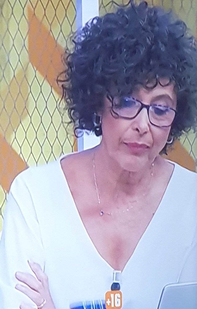 Menuda "cantada" de esta Sra. Hoy en TVE <a href="/MananerosTVE/">Mañaneros 360</a> , con la vergonzosa defensa del juez HURTADO en el caso del FGE . Sólo le ha faltado enseñar el carnet del <a href="/ppopular/">Partido Popular</a> .