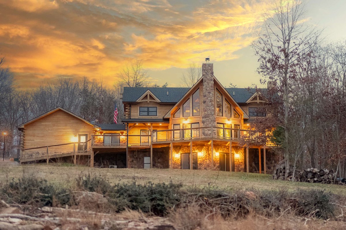 Rustic charm meets everyday comfort.

Whether you’re looking at it from the road or relaxing by the fireplace,
a Southland Log Home looks and feels like home.

#LogCabinLife #SouthlandLogHomes #WarmWelcome