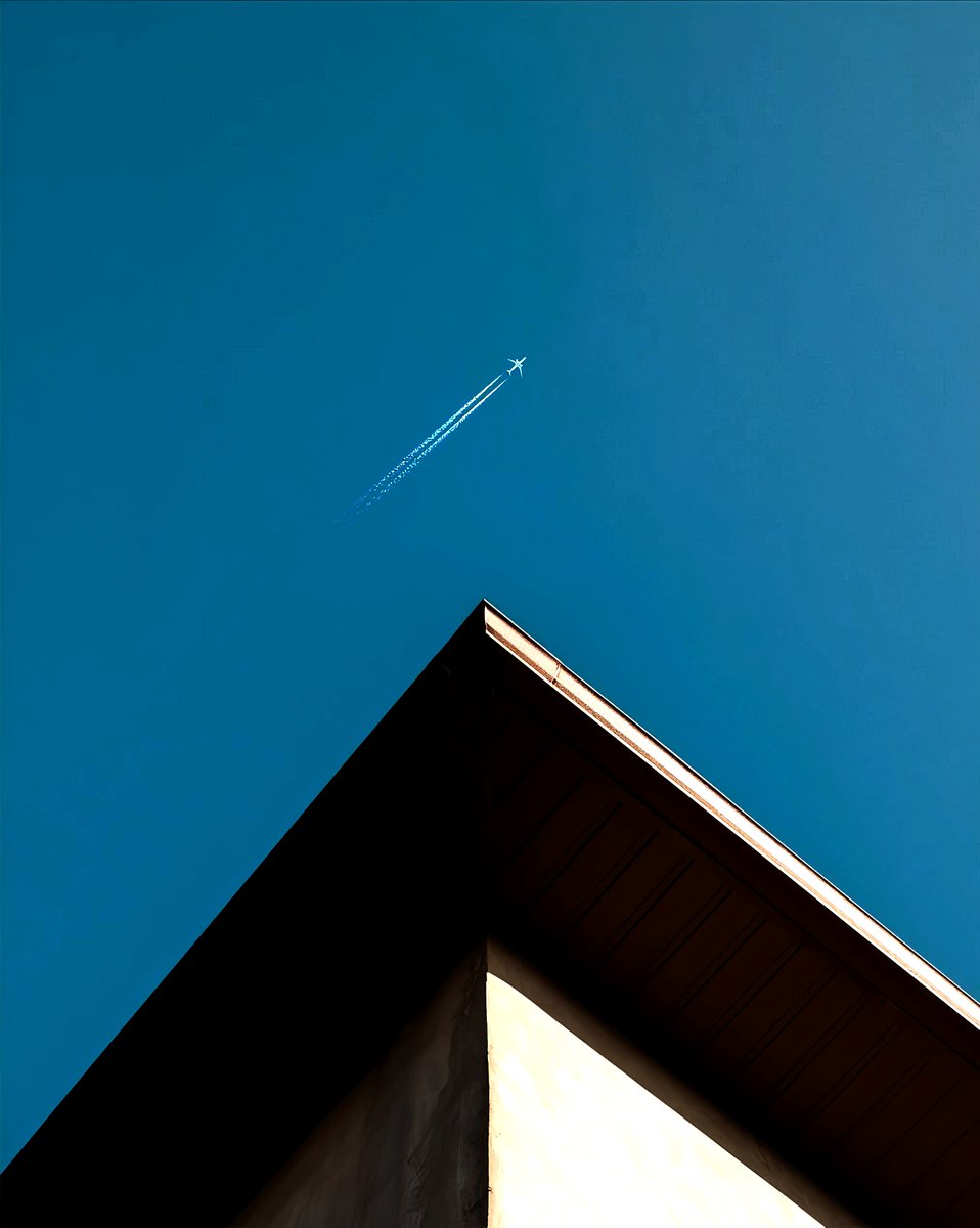 Kacper Dawidziuk - Minimalism
Frames where less says more.
Sometimes, a single line tells the whole story.
Captured calm, one photo at a time...