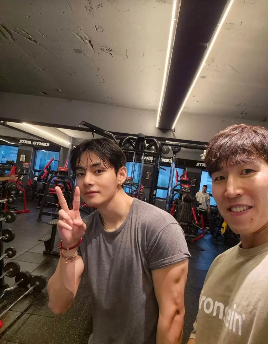 eğer şöyle bir elemanın gelip benden sporcu beslenmesi önerisi isteyeceğini bilsem koşarak uzmanlığımı alırım😣😣