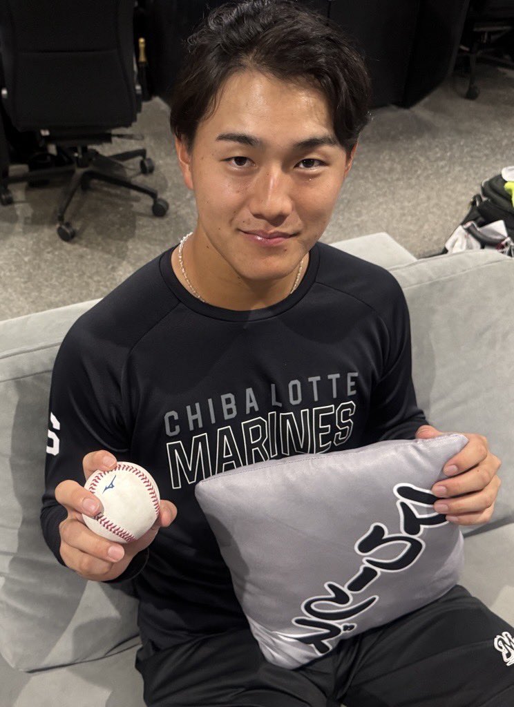 chibalotte_pr's tweet photo. 「打てたのはもちろん嬉しいですが、負けたのが悔しいです。明日は東京ドーム。しっかりチームに貢献するプレーをして勝てるように頑張ります。いつもファンの皆さまの応援がエネルギーになっています」と #西川史礁 選手からメッセージをいただきました。
#chibalotte #広報 https://t.co/OAyp8L39L4