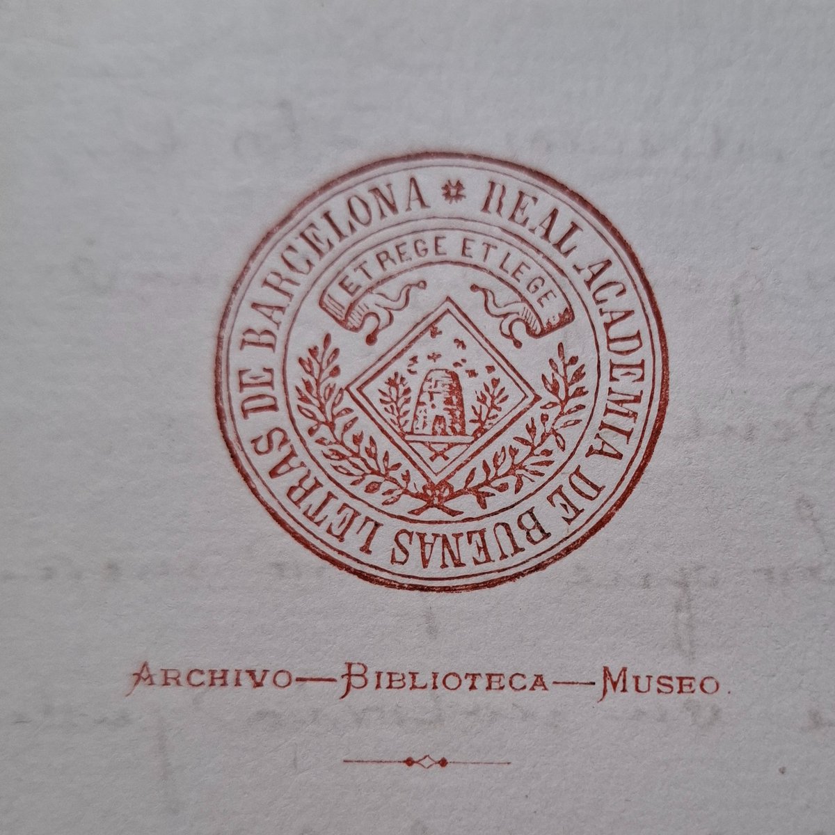 Albert Estrada-Rius (@riusalbert) on Twitter photo S'ha de fer honor a l'emblema de la Reial Acadèmia de <a href="/BonesLletres/">AcadèmiaBonesLletres</a> de #BCN que anima amb un rusc d'abelles al treball profitós ... S'ha de fer honor a l'emblema de la Reial Acadèmia de <a href="/BonesLletres/">AcadèmiaBonesLletres</a> de #BCN que anima amb un rusc d'abelles al treball profitós ...