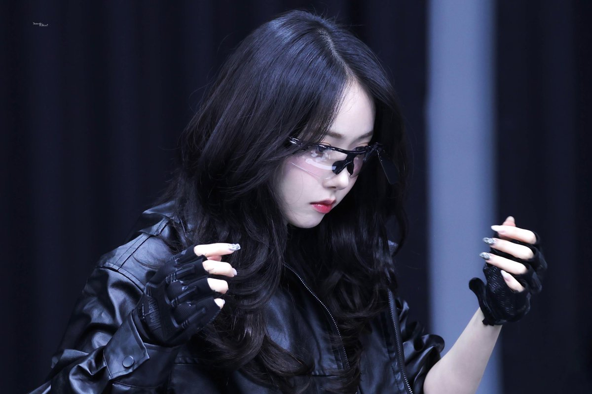 Butterf_yEffect's tweet photo. 250727

#VIVIZ #SINB #비비지 #신비 https://t.co/LtPjLLTOou