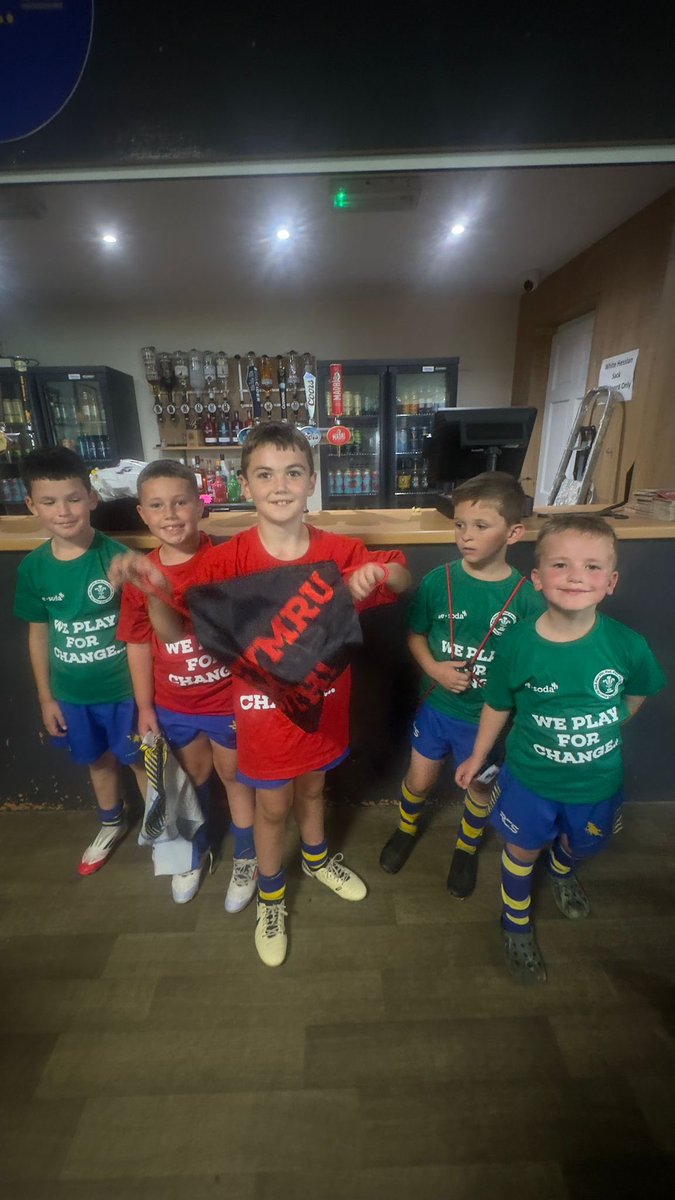 Ospreys in the Community (@communityosprey) on Twitter photo Another day of Fun, Fit & Fed with <a href="/WRU_Community/">WRU Community - Wrth galon y genedl</a>, today at <a href="/CwmgwrachRugby/">CwmgwrachRFC</a> ๐ค
Thanks to <a href="/carolynharris24/">Carolyn Harris</a> for providing the food once again ๐ค
#MoreThanRugby Another day of Fun, Fit & Fed with <a href="/WRU_Community/">WRU Community - Wrth galon y genedl</a>, today at <a href="/CwmgwrachRugby/">CwmgwrachRFC</a> ๐ค
Thanks to <a href="/carolynharris24/">Carolyn Harris</a> for providing the food once again ๐ค
#MoreThanRugby