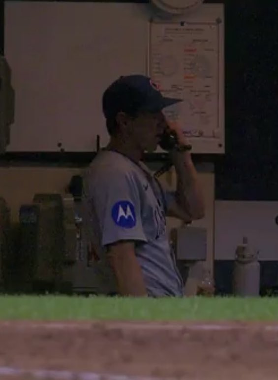 mswit24's tweet image. When the robot receptionist won’t let me speak to a representative