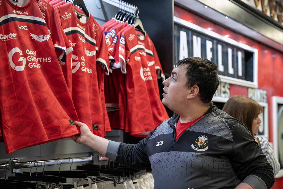 Scarlets Rugby (@scarlets_rugby) on Twitter photo New home jersey ✅
Season Ticket ✅
Ready for season 2025-26 at <a href="/official_parc/">Parc y Scarlets</a>
If you haven't renewed your season ticket yet, there's still time! Head to the website now.
Ewch i’r wefan i brynu eich tocyn tymor 25/26! New home jersey ✅
Season Ticket ✅
Ready for season 2025-26 at <a href="/official_parc/">Parc y Scarlets</a>
If you haven't renewed your season ticket yet, there's still time! Head to the website now.
Ewch i’r wefan i brynu eich tocyn tymor 25/26!