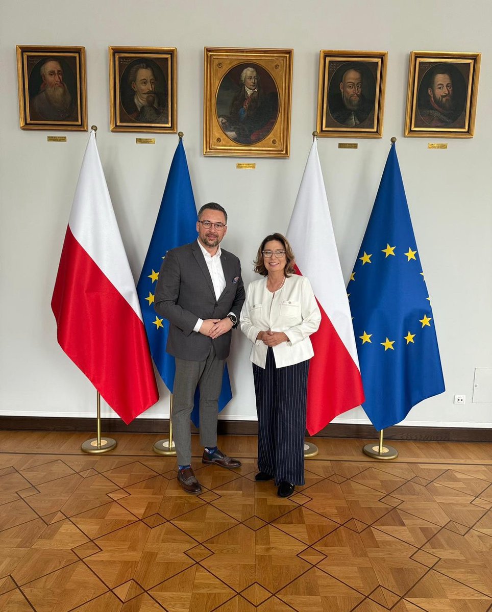 Ministerstwo Nauki i Szkolnictwa Wyższego (@mnisw_gov__pl) on Twitter photo 🤝 Minister <a href="/MarcinKulasek/">Marcin Kulasek</a> spotkał się z marszałek Senatu Małgorzatą Kidawą-Błońską.
Rozmowa dotyczyła perspektyw wspierania przedsięwzięć naukowych i badawczych na rzecz promocji Polski oraz języka polskiego m. in. studiów polonoznawczych i polonistycznych, oferowanych w 🤝 Minister <a href="/MarcinKulasek/">Marcin Kulasek</a> spotkał się z marszałek Senatu Małgorzatą Kidawą-Błońską.
Rozmowa dotyczyła perspektyw wspierania przedsięwzięć naukowych i badawczych na rzecz promocji Polski oraz języka polskiego m. in. studiów polonoznawczych i polonistycznych, oferowanych w