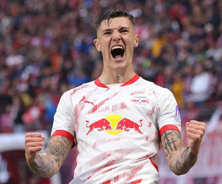 centredevils's tweet image. 🚨🚨🌕| NEW: Manchester United have made the decision to sign Benjamin Sesko over Ollie Watkins this summer. [@David_Ornstein, @lauriewhitwell]