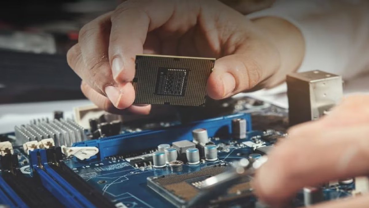 CNBC-TV18 (@cnbctv18news) on Twitter photo #CNBCTV18Access | #Amber targets eyes $1 bn electronics revenue by FY29 —driven by expansion, acquisitions—and aided by the Centre's anti-dumping duty on Chinese Printed Circuit Boards
<a href="/iyer_sriram/">Sriram Iyer</a> with more on the company's bid to build a billion-dollar electronics business #CNBCTV18Access | #Amber targets eyes $1 bn electronics revenue by FY29 —driven by expansion, acquisitions—and aided by the Centre's anti-dumping duty on Chinese Printed Circuit Boards
<a href="/iyer_sriram/">Sriram Iyer</a> with more on the company's bid to build a billion-dollar electronics business