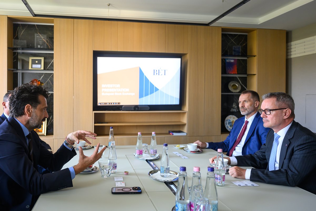 🇳🇴 🇩🇰 We were pleased to welcome Norway’s new ambassador Vegard Kaale (<a href="/NorwayAmbHU/">Ambassador Vegard Kaale</a>) and Denmark’s ambassador Christian Thorning (<a href="/DKambHU/">Christian Thorning</a>) to the Budapest Stock Exchange!

The guests explored how the BSE operates and even rang our iconic trading bell 🔔

#DiplomaticVisit