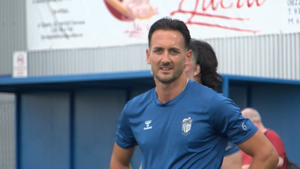 ⚽️| L'egarenc <a href="/Xalexfernandez/">Alex Fernández</a> canvia l'Olímpic per Ca n'Anglada.

El migcampista de #Terrassa és una de les cares noves del nou <a href="/CPSanCristobal/">CP San Cristóbal</a> #tercerarfef 

▶️terrassadigital.cat/alex-fernandez…