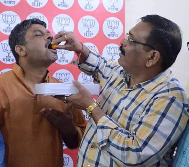 Srivastava Navin (@navinbjpupmedia) on Twitter photo अनुज सम मित्र <a href="/BJP4UP/">BJP Uttar Pradesh</a> के मीडिया संपर्क प्रमुख भाई <a href="/tarunkantbjp/">Dr. Tarunkant Tripathi</a> जी को जन्मदिन की हार्दिक बधाई और शुभकामनाएं
<a href="/AgrawalRMD/">Dr.Radha Mohan Das Agrawal</a> <a href="/brajeshpathakup/">Brajesh Pathak</a> <a href="/ashutoshvshukla/">आशुतोष शुक्ल</a> <a href="/Anandraipti/">Anand Rai</a> <a href="/navalkant/">Naval Kant Sinha | नवल कान्त सिन्हा</a> <a href="/gyanu999/">Gyanendra Shukla</a> <a href="/sanjayraiupbjp/">Sanjay Rai</a> <a href="/TryambakBJP/">Tryambak Tripathi</a> <a href="/manishBJPUP/">पंडित मनीष शुक्ला 🪷ManishShukla</a> <a href="/aalok_aawasthii/">Alok Awasthi आलोक अवस्थी</a> <a href="/HarishChandraSr/">Harish Chandra Srivastava</a> <a href="/aadeshShuklaa/">Aadesh Shukla</a> अनुज सम मित्र <a href="/BJP4UP/">BJP Uttar Pradesh</a> के मीडिया संपर्क प्रमुख भाई <a href="/tarunkantbjp/">Dr. Tarunkant Tripathi</a> जी को जन्मदिन की हार्दिक बधाई और शुभकामनाएं
<a href="/AgrawalRMD/">Dr.Radha Mohan Das Agrawal</a> <a href="/brajeshpathakup/">Brajesh Pathak</a> <a href="/ashutoshvshukla/">आशुतोष शुक्ल</a> <a href="/Anandraipti/">Anand Rai</a> <a href="/navalkant/">Naval Kant Sinha | नवल कान्त सिन्हा</a> <a href="/gyanu999/">Gyanendra Shukla</a> <a href="/sanjayraiupbjp/">Sanjay Rai</a> <a href="/TryambakBJP/">Tryambak Tripathi</a> <a href="/manishBJPUP/">पंडित मनीष शुक्ला 🪷ManishShukla</a> <a href="/aalok_aawasthii/">Alok Awasthi आलोक अवस्थी</a> <a href="/HarishChandraSr/">Harish Chandra Srivastava</a> <a href="/aadeshShuklaa/">Aadesh Shukla</a>