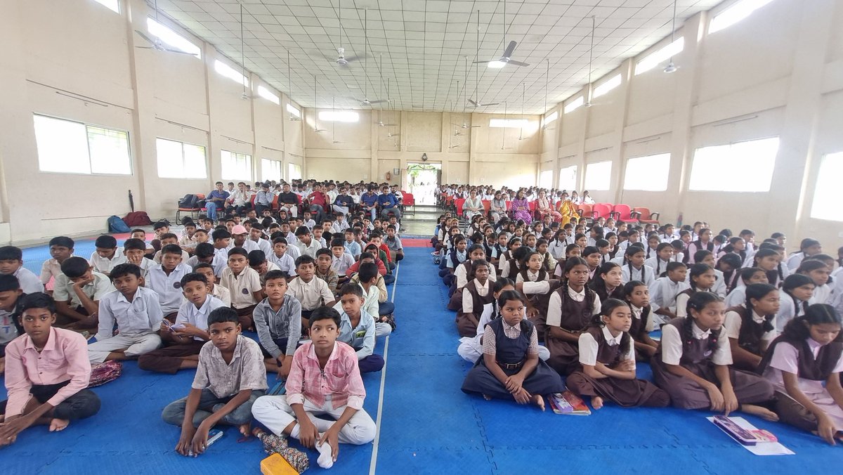 SP BETUL (@sp_betul_) on Twitter photo हर गली, हर मोहल्ले मे गूंज रही एक आवाज़ -
'नशे से दूरी है ज़रूरी'
#नशे_से_दूरी_है_जरूरी #SayNoToDrugs #mppolice #nodrugs <a href="/DGP_MP/">DGP MP</a> <a href="/MPPoliceDeptt/">Madhya Pradesh Police</a> <a href="/DigHbd/">dig_ Narmadapuram</a> <a href="/narcoticsbureau/">NCB INDIA</a> <a href="/igp_hbd/">IG NARMADAPURAM</a> <a href="/CMMadhyaPradesh/">Chief Minister, MP</a> <a href="/HMOIndia/">गृहमंत्री कार्यालय, HMO India</a> <a href="/ips_kmak/">Kailash Makwana</a> <a href="/JansamparkMP/">Jansampark MP</a> हर गली, हर मोहल्ले मे गूंज रही एक आवाज़ -
'नशे से दूरी है ज़रूरी'
#नशे_से_दूरी_है_जरूरी #SayNoToDrugs #mppolice #nodrugs <a href="/DGP_MP/">DGP MP</a> <a href="/MPPoliceDeptt/">Madhya Pradesh Police</a> <a href="/DigHbd/">dig_ Narmadapuram</a> <a href="/narcoticsbureau/">NCB INDIA</a> <a href="/igp_hbd/">IG NARMADAPURAM</a> <a href="/CMMadhyaPradesh/">Chief Minister, MP</a> <a href="/HMOIndia/">गृहमंत्री कार्यालय, HMO India</a> <a href="/ips_kmak/">Kailash Makwana</a> <a href="/JansamparkMP/">Jansampark MP</a>