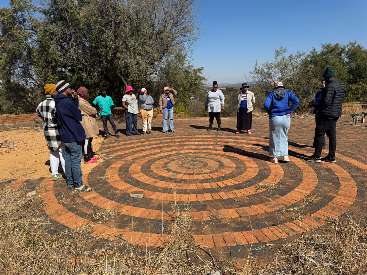✍🏼️ We have signed up a new DA member in Wadela, Merafong Municipality. Change and better services are coming to Merafong. #VoteDA in the next elections.

Visit membership.da.org.za to sign up to become a DA member.