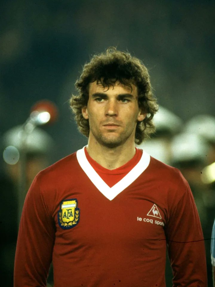Nery Pumpido 🇦🇷🥅 cumple 68 años. Uno de los arqueros más importantes en la historia de nuestro fútbol. Campeón de Libertadores como jugador y DT.

River ⬜️🟥⬜️
🏆🏆🏆🏆Torneo-Libertadores-Intercontinental-Interamericana

Argentina
🏆Mundial

Olimpia 🇵🇾
🏆Libertadores