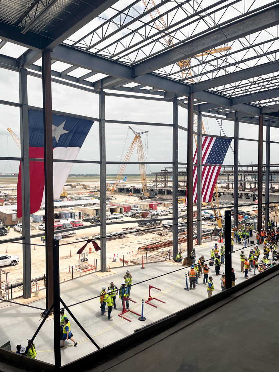 StructureToneSW's tweet image. There’s something taking flight at IAH—and it’s not just the planes. The Terminal B North Club has topped out! Our #Houston team is mobilizing to bring the 50,000 SF interior to life for future travelers. #ToppingOut #UnitedAirlines #AviationConstruction #STSW
