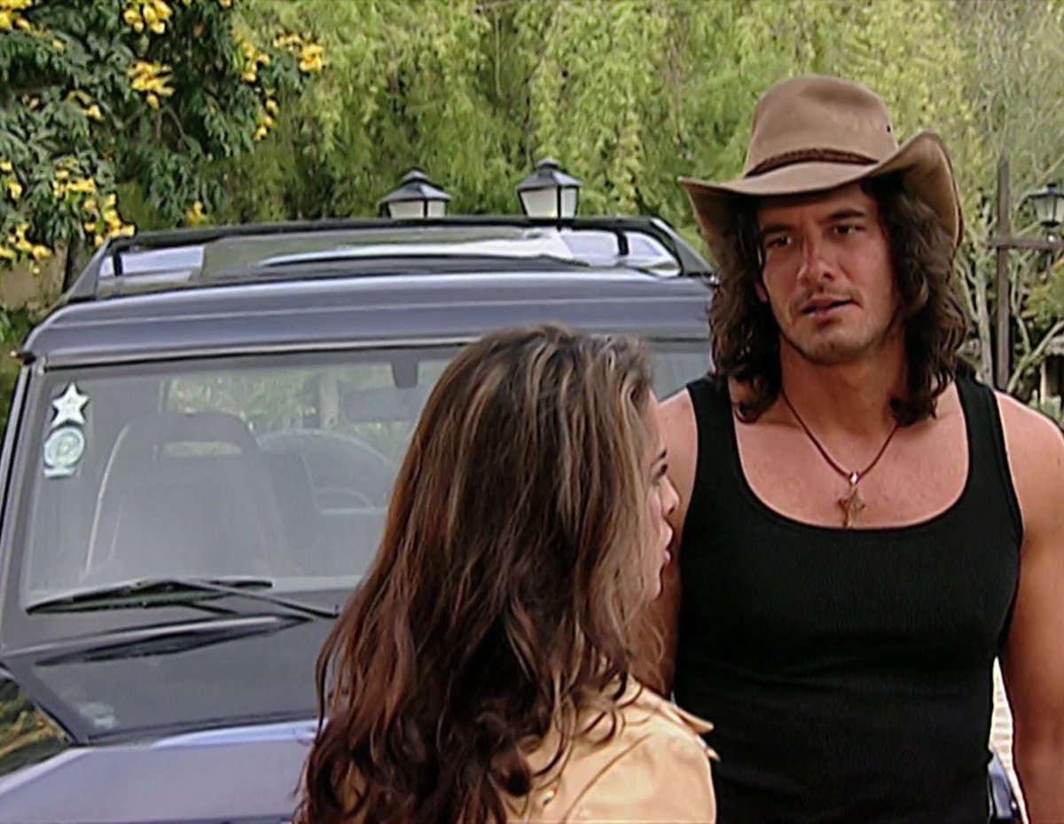PasdeGavilanes's tweet photo. #PasiónDeGavilanes #PDG20 Juan le ruega a Norma un nuevo encuentro a solas. https://t.co/rVt63S7smR