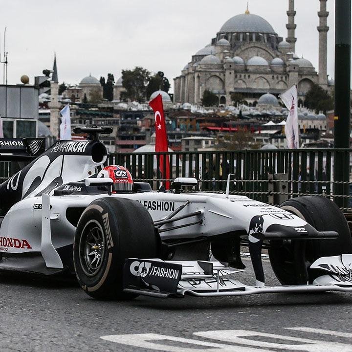 Formula 1, Türkiye’ye geri dönüyor. 

Türkiye, 5 yıl için 60 Milyon Euro ödemeyi kabul etti. (Pedro Fermin)
