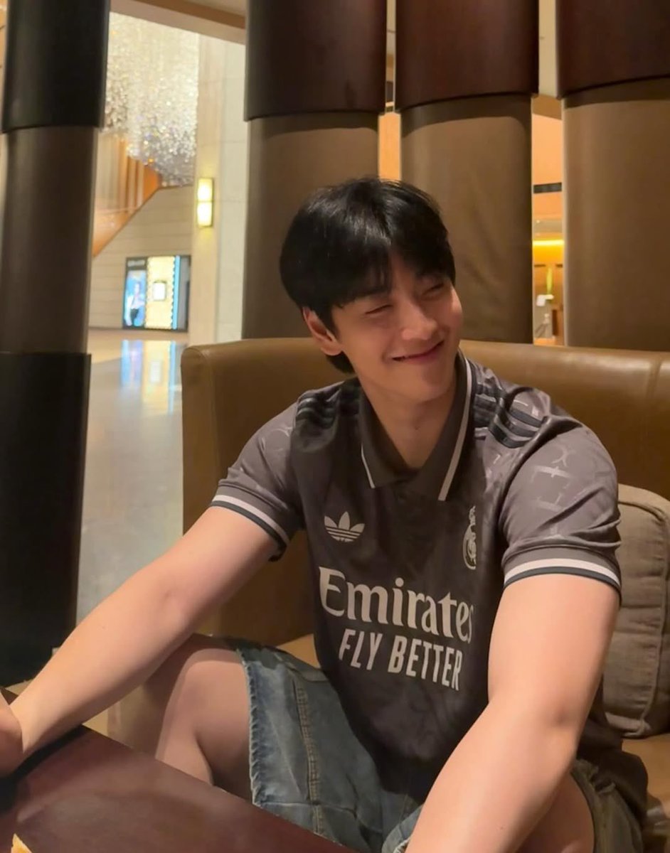 ㅈㅈ하게 얘들 계속 붙어다녀서 인스타 남찍사 보면 자동으로 연상이 찍어줬겠구나/연하가 찍어줬겠구나 이생각 밖에 안듦