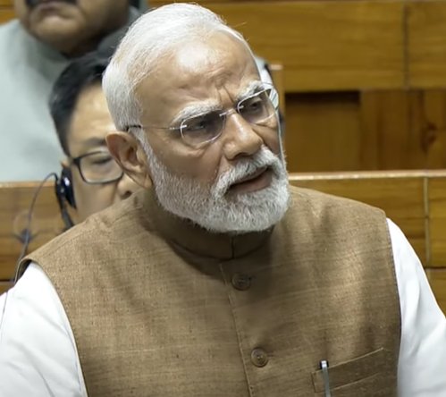 🚨 MAJOR ANNOUNCEMENT: US President Donald Trump declares 25% tariffs on India effective August 1, 2025, due to India's high tariffs, stringent trade barriers, and significant purchases of Russian military equipment and energy. Trump emphasizes the need for fair trade and support