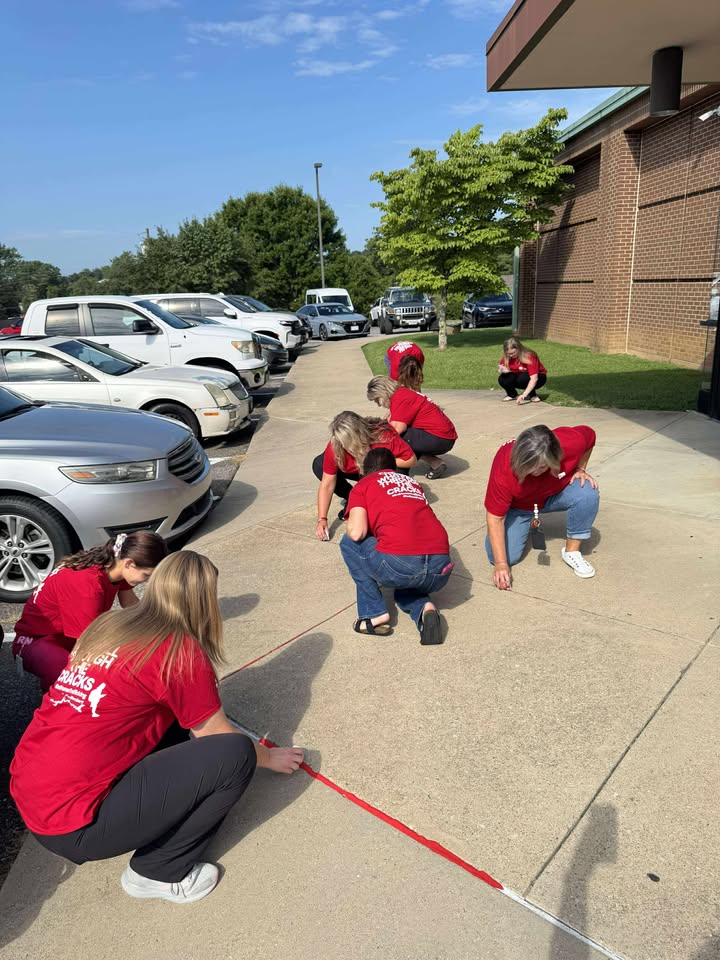 SullivanHealth's tweet image. Starting off the day with our first stop for the Red Sand Project! We will be in Kingsport at 1 if you would like to help bring awareness.
@TNDeptofHealth 
******************
#RedSandProject #ithastostop #ithastostoptn #redsandprojecttn