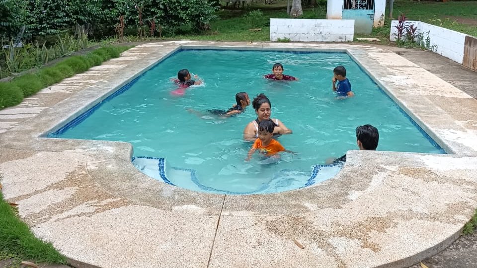 🙌 Iglesia San Juan Evangelista vivió una jornada misionera llena de fe y fraternidad en El Maizal 🌾

🙏 Junto a nuestros hermanos y hermanas de Iglesia Divina Providencia, oraron y meditaron en el Vía Crucis del Bosque de la Comunión Anglicana 🌿

#IAES #MesDeLaMisión