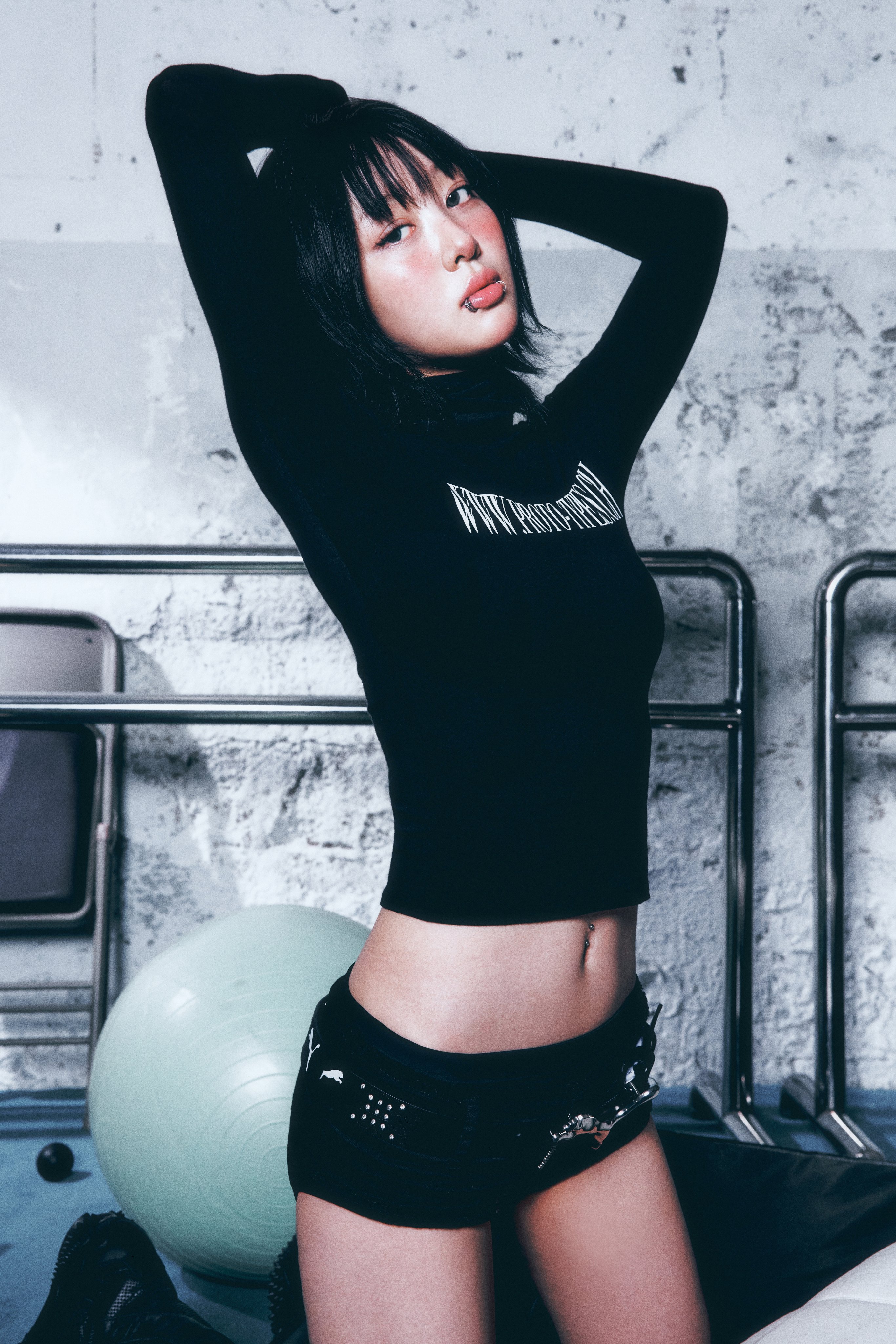 GxHNb99a0AAJ-VY?format=jpg&name=4096x4096