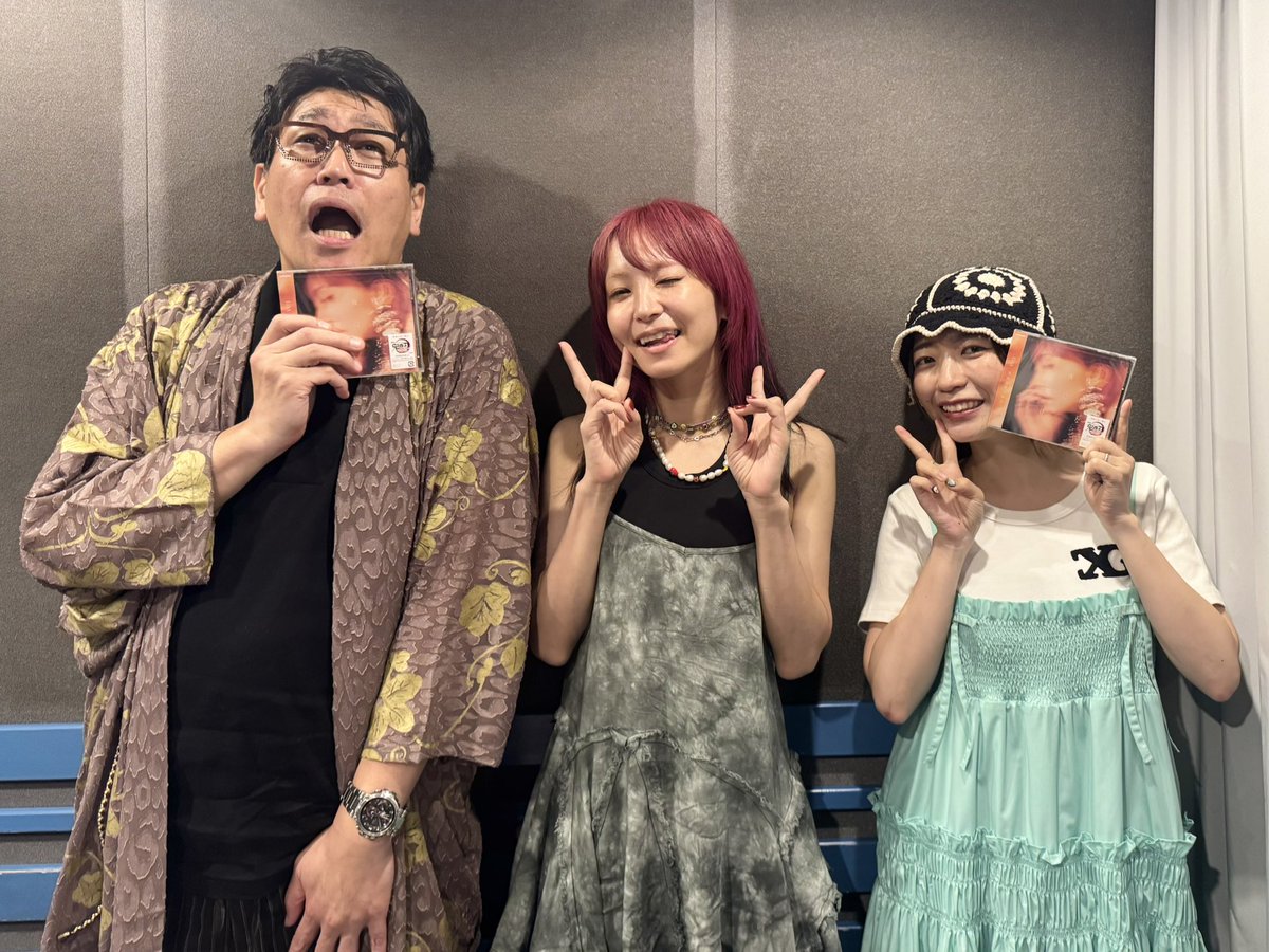 #fav795 ありがとうございましたー！
照れ隠ししつつも、気持ちは伝えていこう🫶🏻
そして放送中も情報お届けしましたが、みなさん安全に過ごしてくださいね🍀

ゲストはLiSAさん❤️‍🔥
会う度凄み増してて、でも会う度変わらなすぎて好きになる方です😭🎶
新曲まっじっですんごい
みんな絶対聴いてください