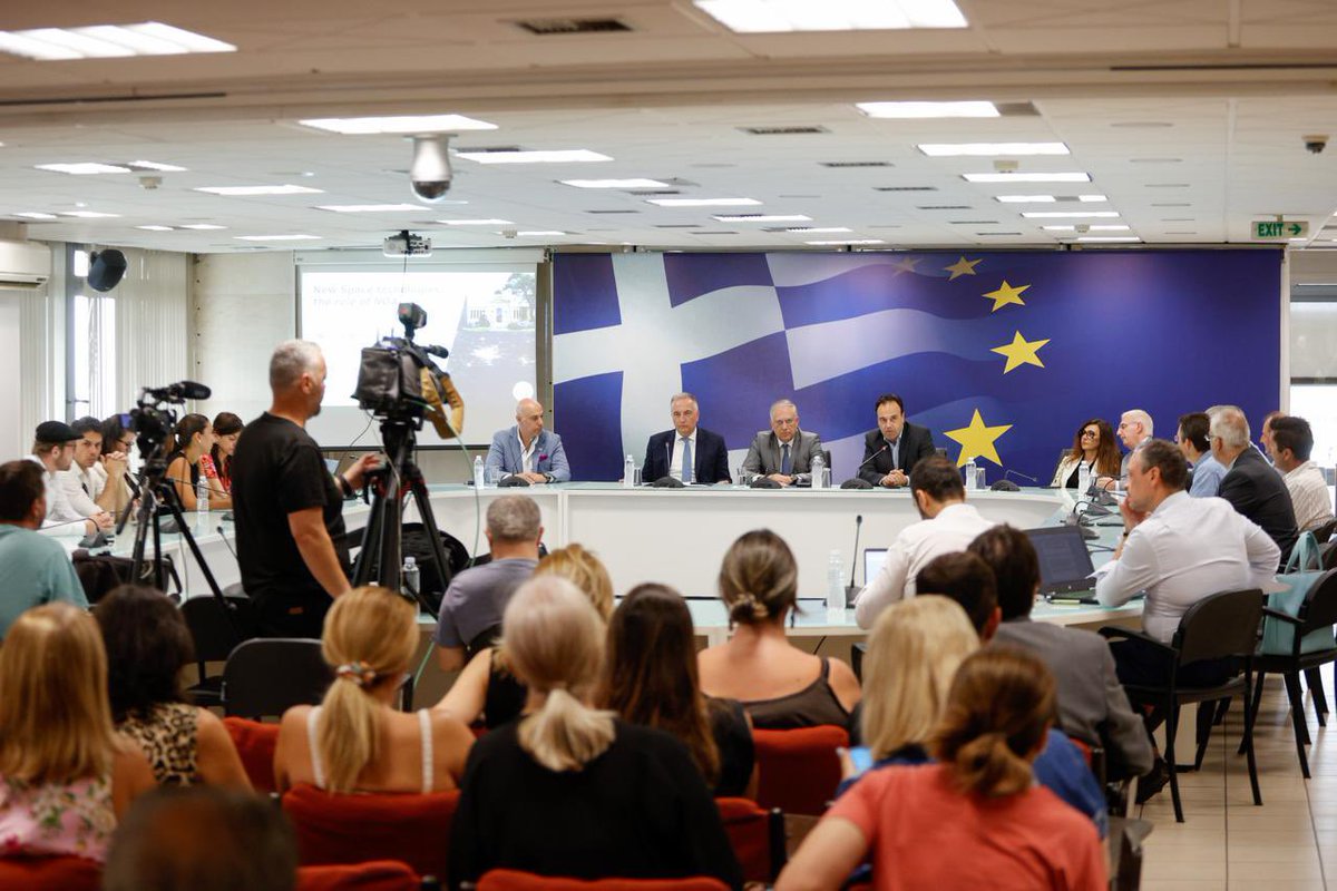 theodorikakosp's tweet image. Άπειρα συγχαρητήρια αξίζουν στους επιστήμονες του Εθνικού Αστεροσκοπείου Αθηνών, που σε συνεργασία με τον Ευρωπαϊκό Οργανισμό Διαστήματος κατάφεραν να συνδεθούν, μέσω ακτίνας λέιζερ, με διαστημικό σκάφος της NASA που ταξιδεύει στον Άρη.
Το Σύμπαν παραμένει σε μεγάλο βαθμό…