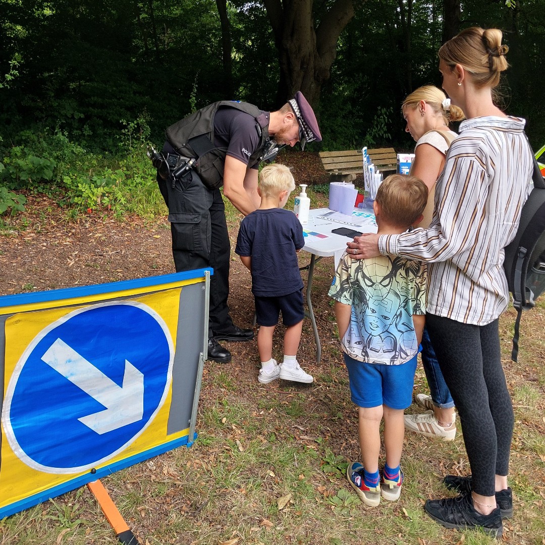 Yesterday, officers attended a community event in #Shoreham, they engaged with families, took fingerprints, let kids try on police gear and explore the patrol car. They also shared crime prevention advice and conducted surveys with the adults to establish any local issues. 👮‍♂️🚓📝