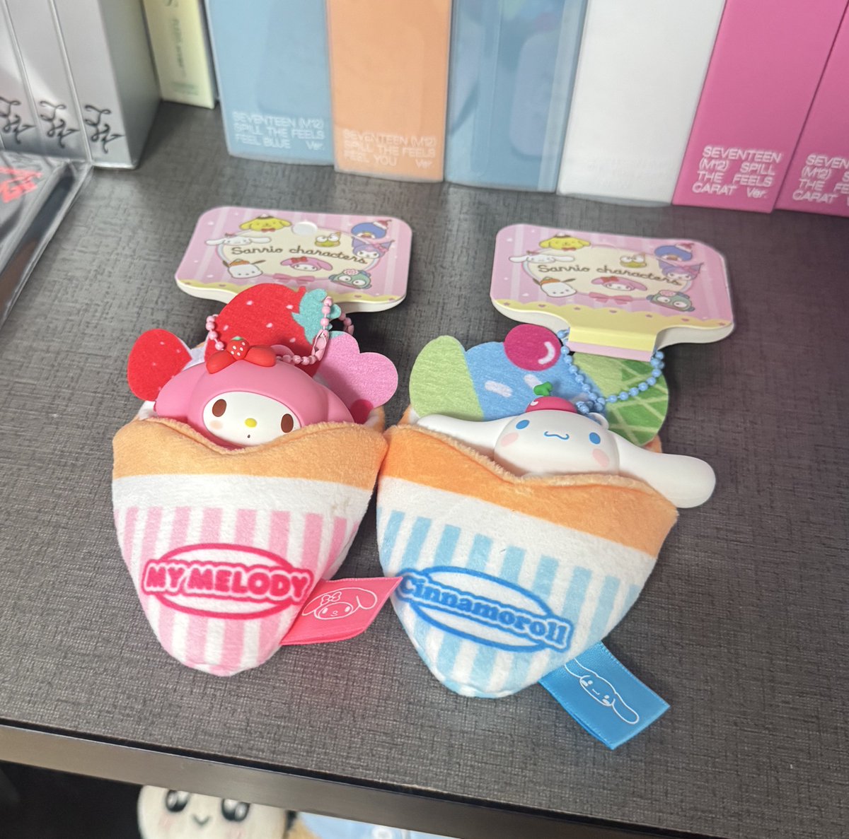 แจกน้อง My Melody &amp; Cinnamoroll ให้ชิปเป้อยุนหงไปห้อยขำๆจร้า 
เป็นกะรัต+รีโพส
สุ่มพรุ่งนี้เย็นๆ

#กะรัตพระเวสสันดร