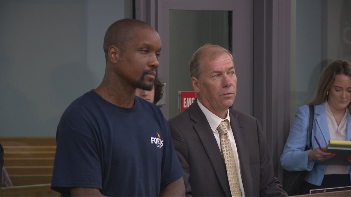3 now in jail for downtown brawl in Cincinnati over weekend. Montianez Merriweather, 34, &amp; Dekyra Vernon, 24, charged with assault, aggravated assault &amp; aggravated riot. 3rd person, Jermaine Matthews, turned himself in last night. He's charged with agg riot and assault. <a href="/Local12/">Local 12/WKRC-TV</a>