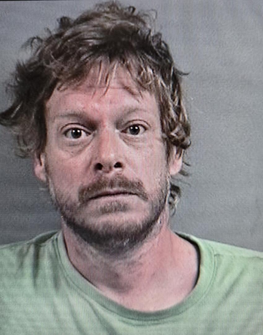 Christopher Knoll (@chiefknoll) on Twitter photo HPS #WantedWednesday suspect - Geoffrey TRINAISTICH, 45, LKA - Kincardine. Wanted for Dangerous Driving, Impaired Driving x 2, and Fail to Appear. Anyone with information on his whereabouts is asked to contact HPS or <a href="/CrimeStoppersGB/">Crime Stoppers GB</a>. HPS #WantedWednesday suspect - Geoffrey TRINAISTICH, 45, LKA - Kincardine. Wanted for Dangerous Driving, Impaired Driving x 2, and Fail to Appear. Anyone with information on his whereabouts is asked to contact HPS or <a href="/CrimeStoppersGB/">Crime Stoppers GB</a>.