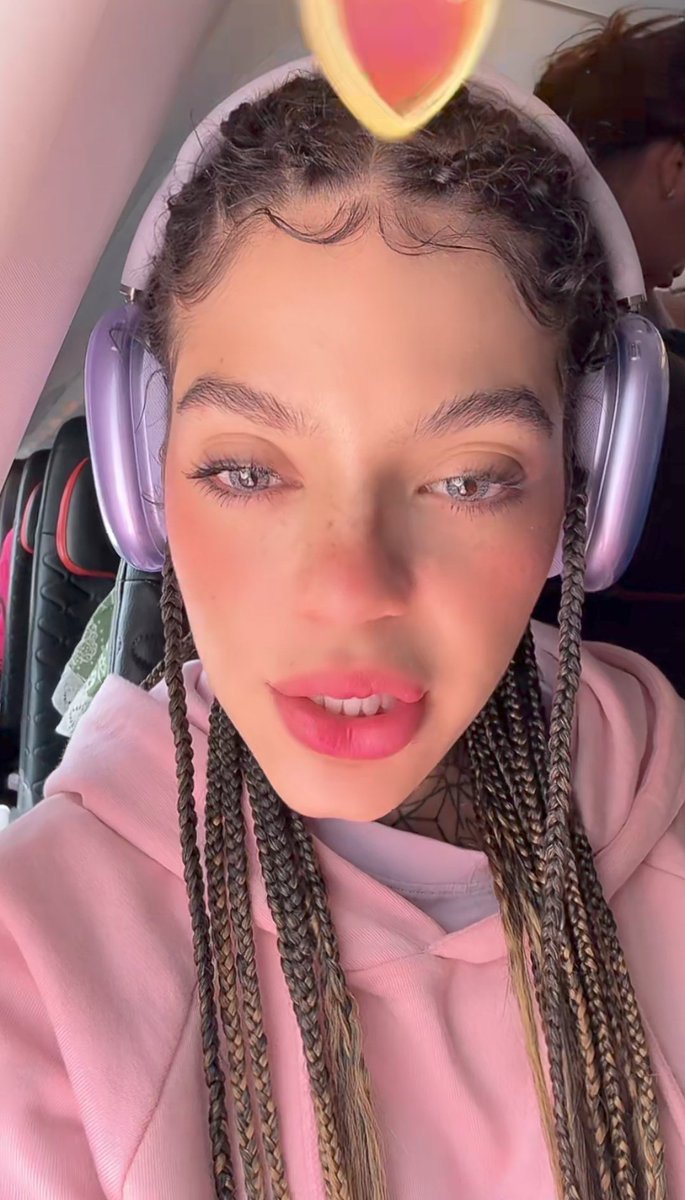 Mi apoyo total para la reina de dragones Melissa Gate, no me interesa nadie más, si no solo ella y de aquí no me saca nadie los reales con los reales y me importa un pepino los demás 👑🖤
#PandillaGateX 
#PandillaGate