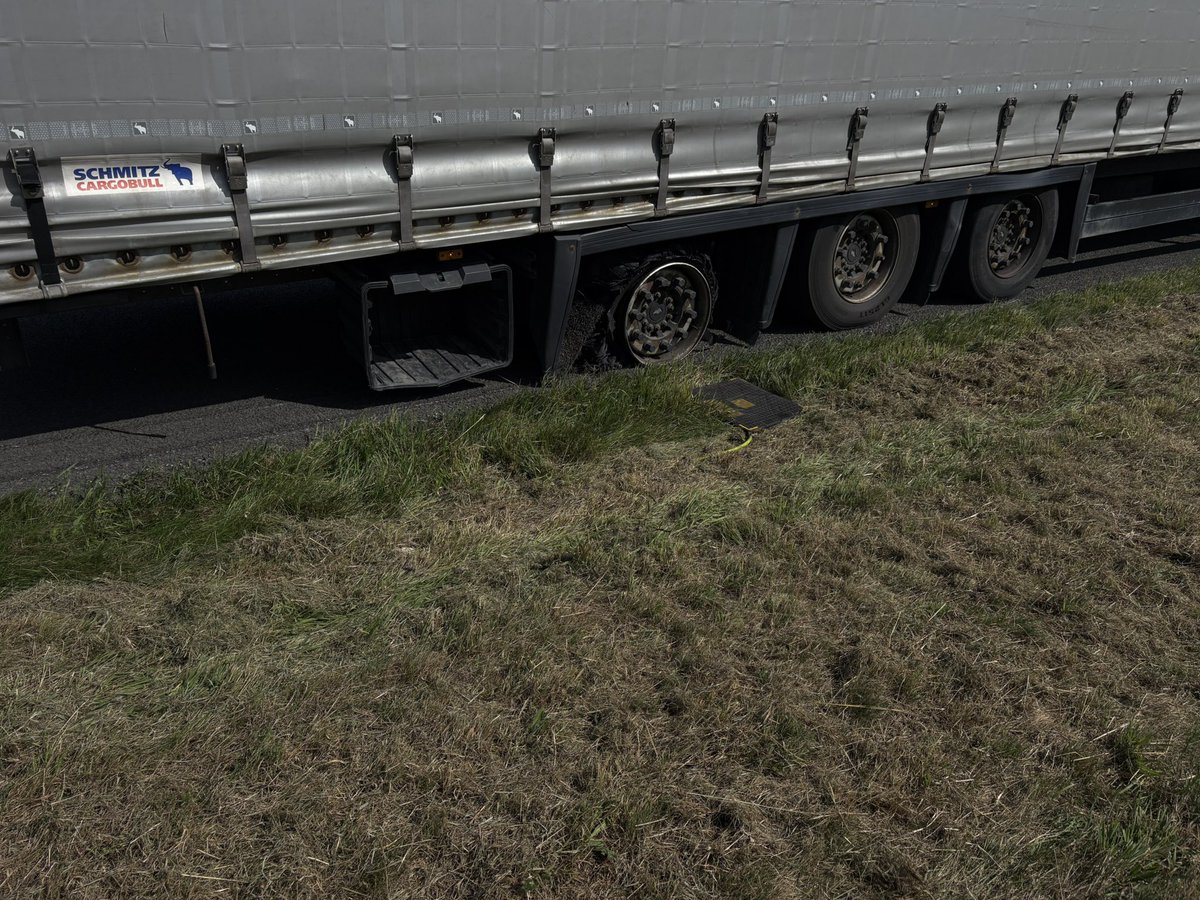 Bermbrand veroorzaakt door pech op de A16 Hazeldonk