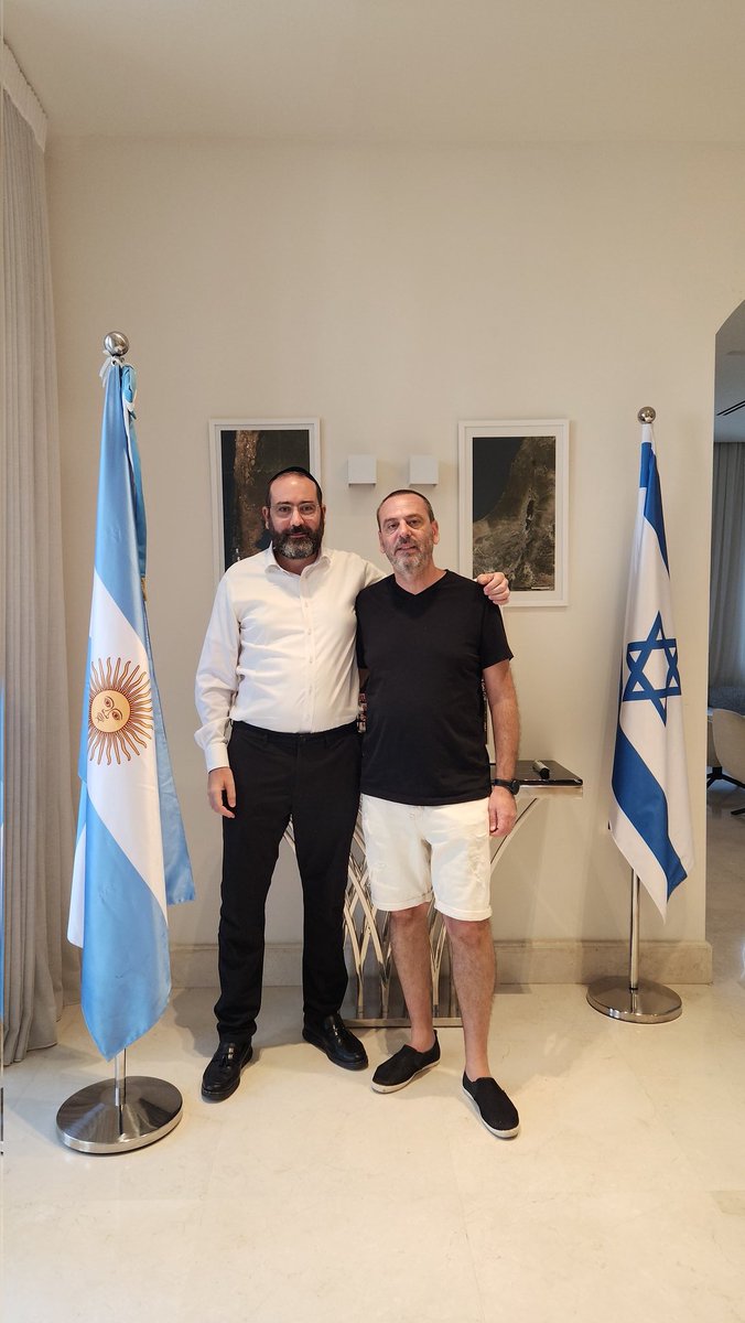 Gracias <a href="/axelwahnish/">Axel Wahnish</a> Embajador de la República Argentina en el Estado de Israel por recibirme. Cómo siempre un encuentro de mucho enriquecimiento! 🇦🇷🇮🇱♥️🎗