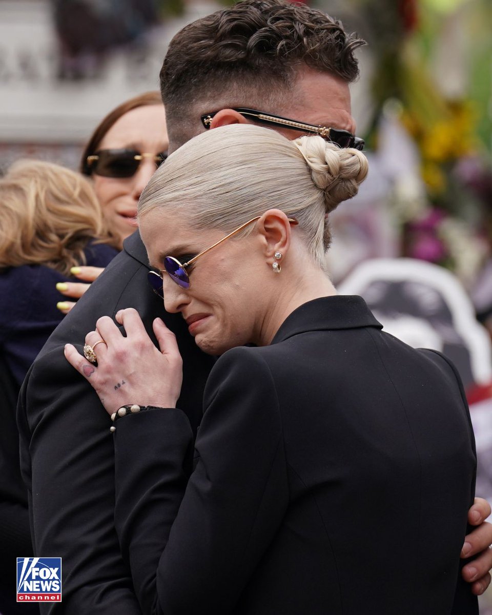 Thousands gathered in Birmingham to honor the late Ozzy Osbourne, lighting candles, laying flowers, and singing his most iconic songs. The emotional tribute underscored the lasting legacy of the "Prince of Darkness."