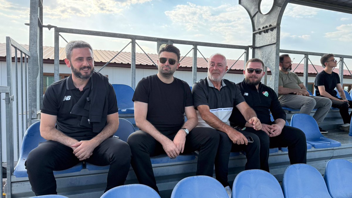 Dün gece Erzurum’a gelen Bursaspor Başkanı Enes Çelik, Paykan maçını yöneticiler Coşkun Yavuz, Recep Bülbül ve Furkan Akın ile birlikte izledi.