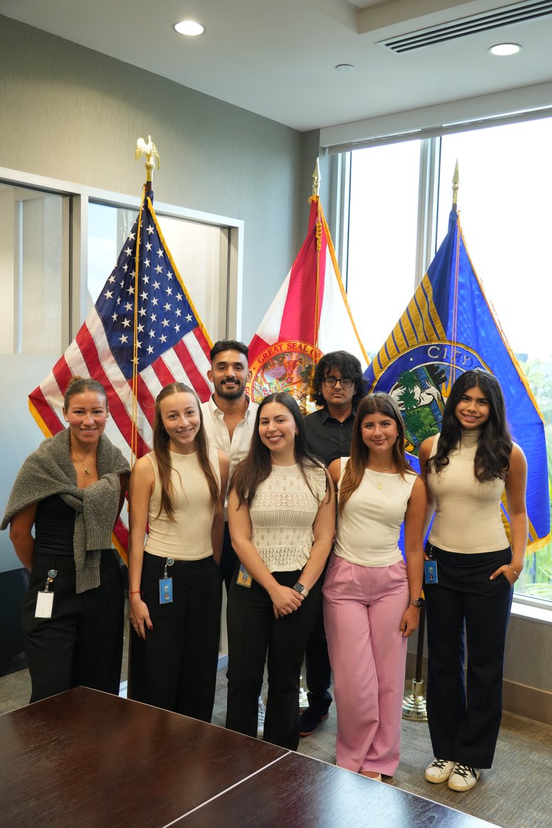 Cityofdoral's tweet image. Happy #NationalInternDay!🎉 Today we celebrate our incredible Summer Youth Interns from @MDCPS and our Executive Interns who are gaining real-world experience and making a difference at the City of Doral!

#FutureLeaders #InternshipExperience #DoralYouth
