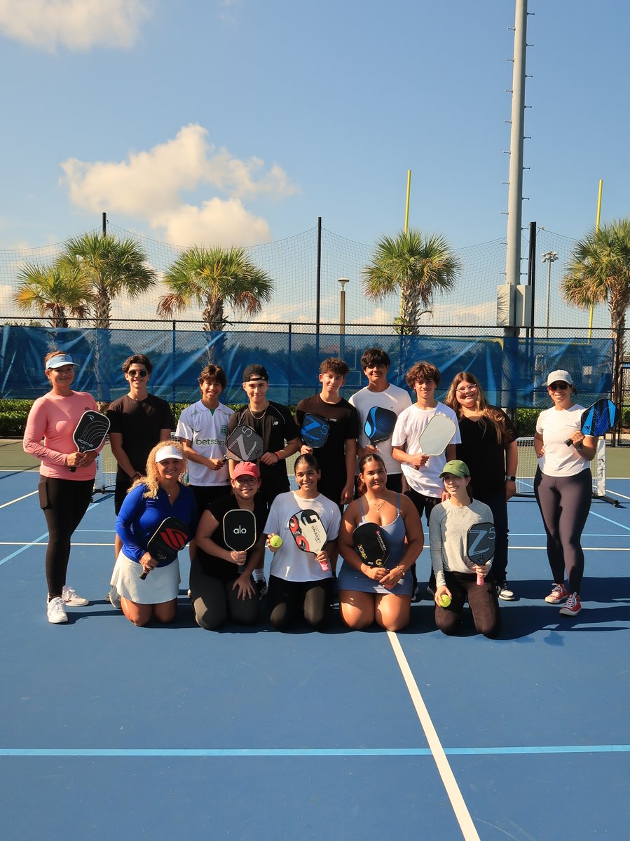 Cityofdoral's tweet image. Happy #NationalInternDay!🎉 Today we celebrate our incredible Summer Youth Interns from @MDCPS and our Executive Interns who are gaining real-world experience and making a difference at the City of Doral!

#FutureLeaders #InternshipExperience #DoralYouth