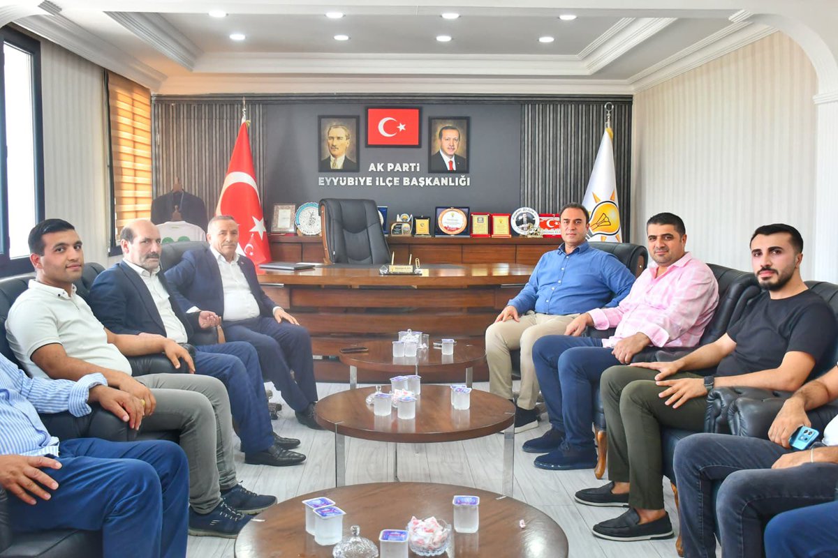 Ak Parti Eyyübiye İlçe Başkanı Süleyman Elgün ve yönetim kurulu üyelerini ziyaret ettik.

Çalışmalarında başarılar diledik.
