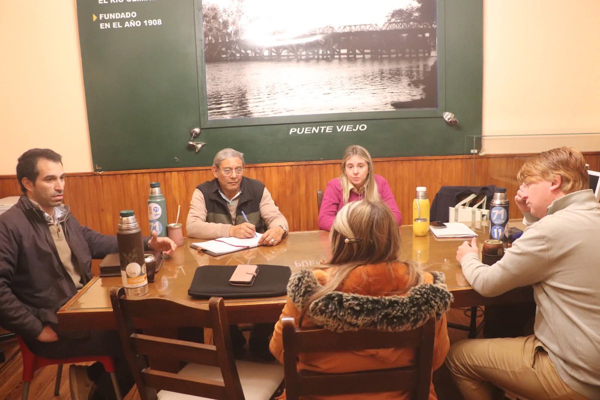 comuna33's tweet image. Descentralización a pleno en acciones del Gobierno de Treinta y Tres.
Se trabaja con dos recolectoras de Treinta y Tres en Vergara. Hoy se coordina con la Alcaldesa del Municipio de Vergara, Nazarena Barreto y la Dirección de Salud e Higiene  Ambiental.
#GobiernodeTreintayTres