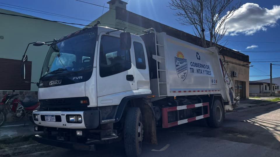 comuna33's tweet image. Descentralización a pleno en acciones del Gobierno de Treinta y Tres.
Se trabaja con dos recolectoras de Treinta y Tres en Vergara. Hoy se coordina con la Alcaldesa del Municipio de Vergara, Nazarena Barreto y la Dirección de Salud e Higiene  Ambiental.
#GobiernodeTreintayTres