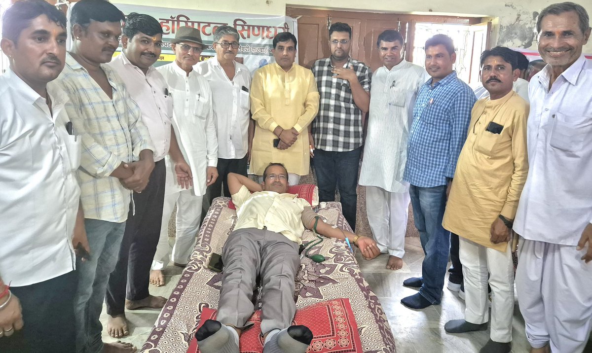 सिवाना विधानसभा के सिणधरी में स्व.बहिन अनीता चौधरी की प्रथम पुण्यतिथि पर रखे गए रक्तदान शिविर में उपस्थित होकर पुण्य आत्मा को श्रद्धांजलि अर्पित की उनकी याद में ठाकराराम जी व उनके परिवार द्वारा आयोजित इस कार्यक्रम ने समाज को एक नई प्रेरणा दी।