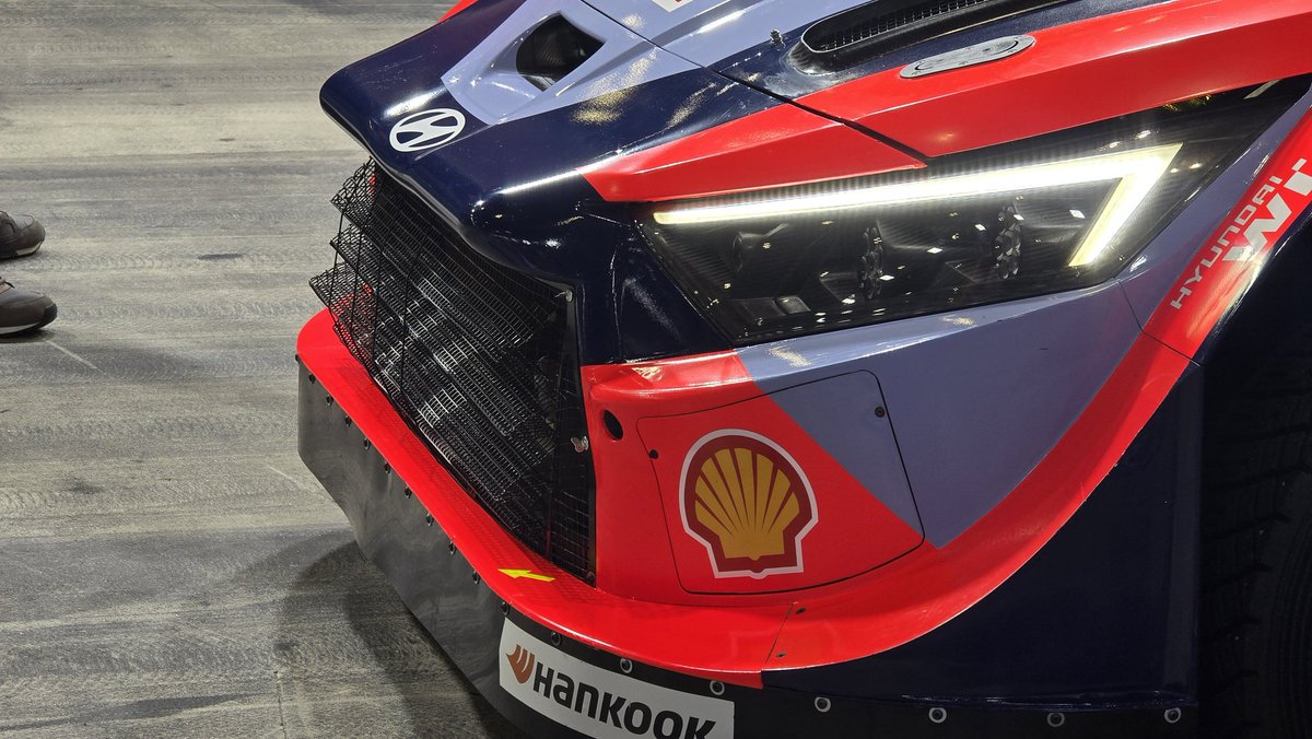 ScarbsTech's tweet photo. Aero on the grill and the bonnet front!
Extended rear bumper and rear wing
#WRCtech https://t.co/rN8CUniS9V