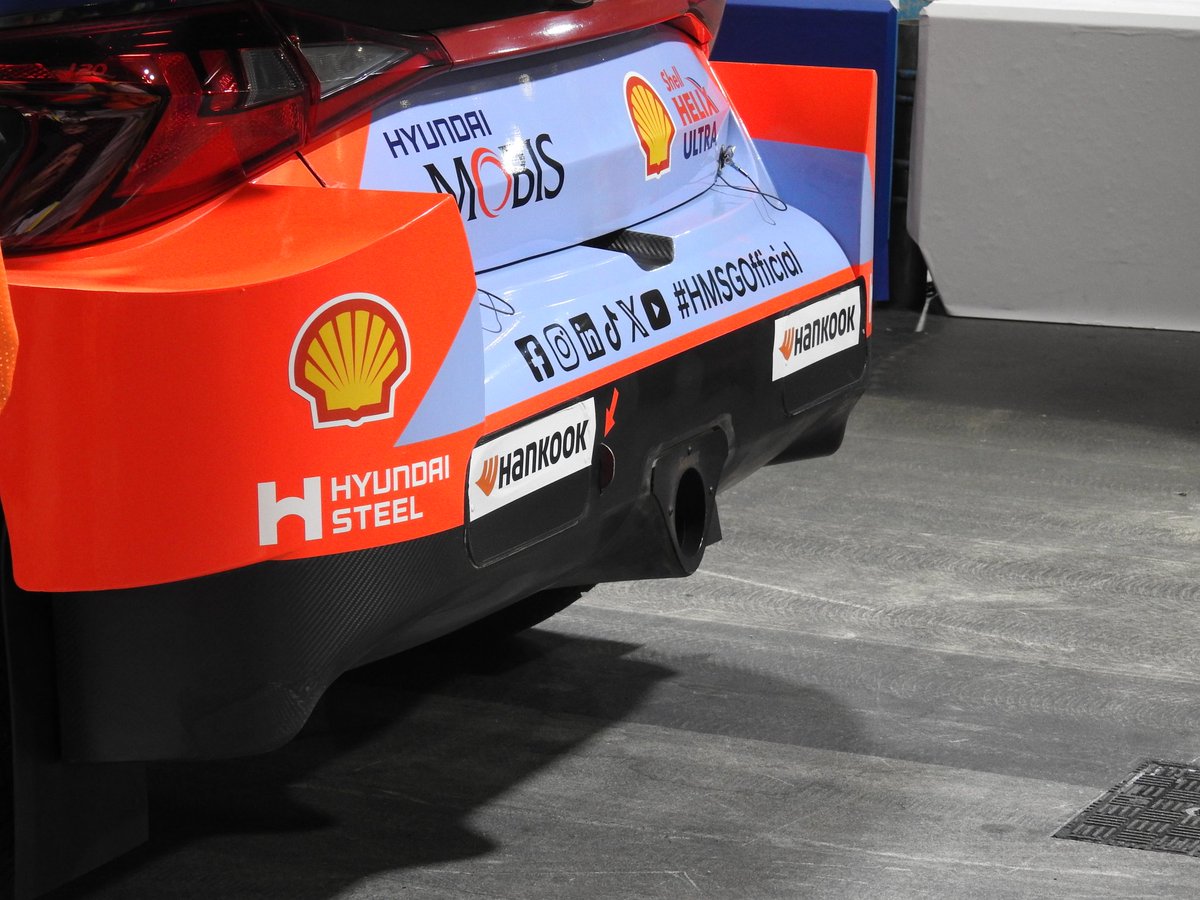 ScarbsTech's tweet photo. Aero on the grill and the bonnet front!
Extended rear bumper and rear wing
#WRCtech https://t.co/rN8CUniS9V